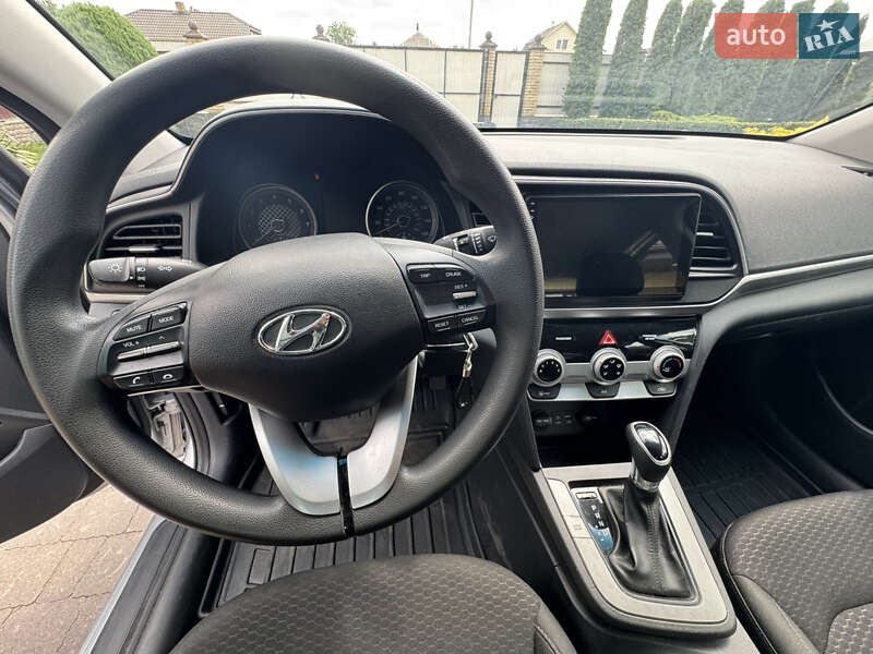 Седан Hyundai Elantra 2018 в Киеве
