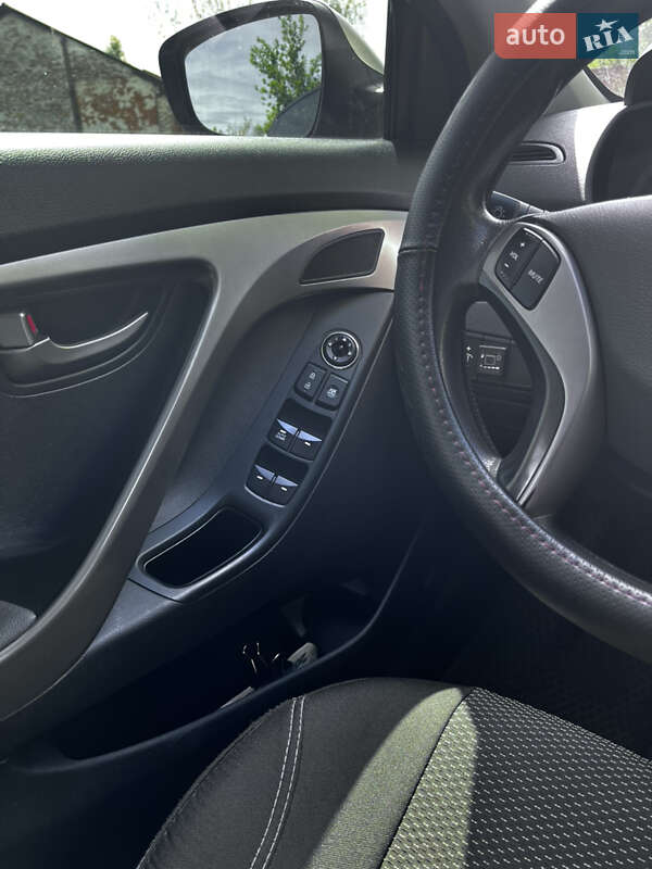 Седан Hyundai Elantra 2013 в Прилуках