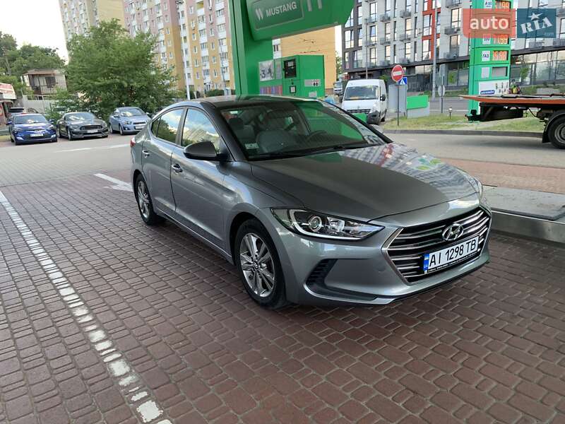 Седан Hyundai Elantra 2016 в Киеве