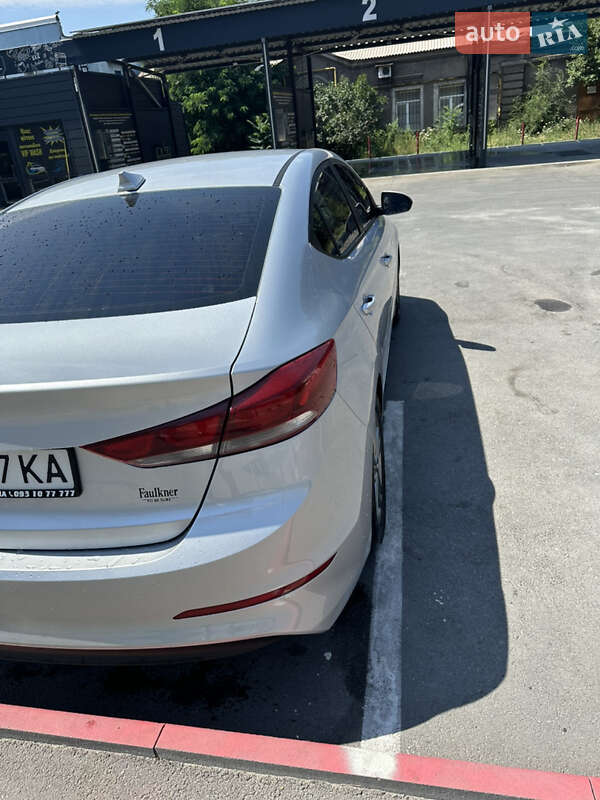 Седан Hyundai Elantra 2017 в Запорожье