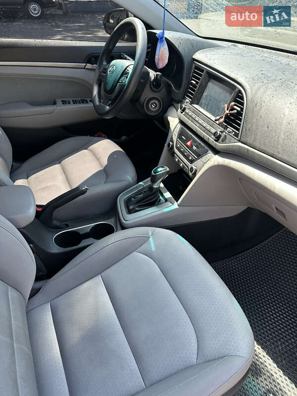 Седан Hyundai Elantra 2017 в Запорожье