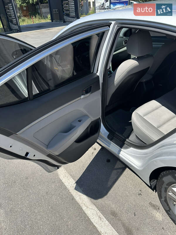 Седан Hyundai Elantra 2017 в Запорожье