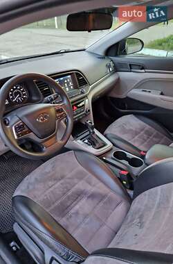 Седан Hyundai Elantra 2017 в 