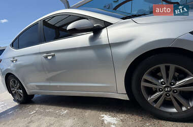Седан Hyundai Elantra 2017 в 