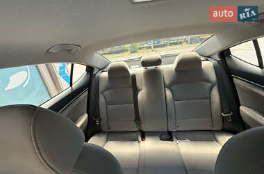 Седан Hyundai Elantra 2017 в 
