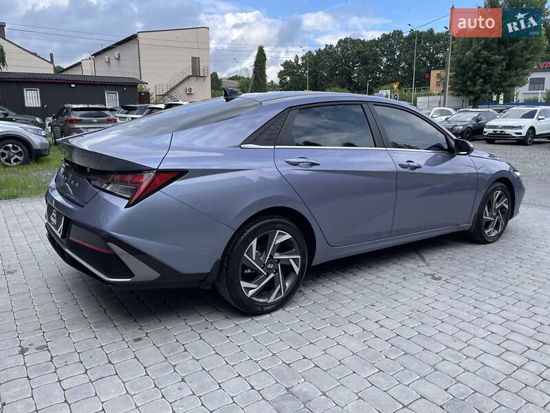 Седан Hyundai Elantra 2024 в Виннице
