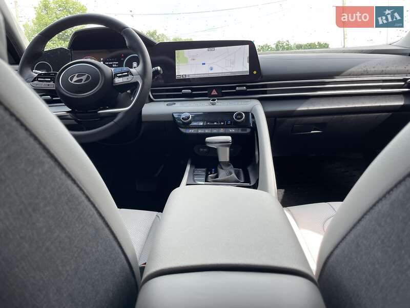 Седан Hyundai Elantra 2024 в Виннице