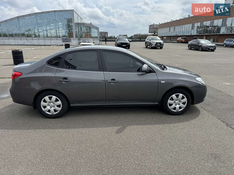 Седан Hyundai Elantra 2008 в Киеве