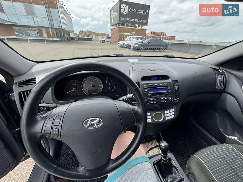 Седан Hyundai Elantra 2008 в Киеве