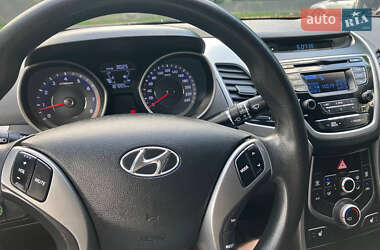 Седан Hyundai Elantra 2014 в 