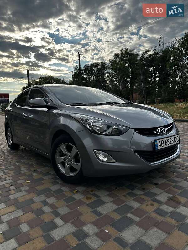 Седан Hyundai Elantra 2012 в 