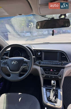 Седан Hyundai Elantra 2017 в 