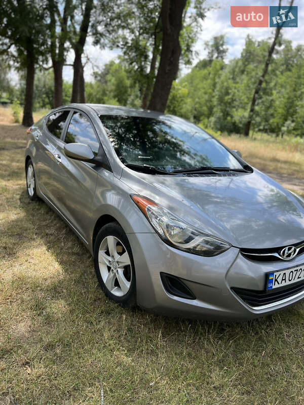 Hyundai Elantra 2012