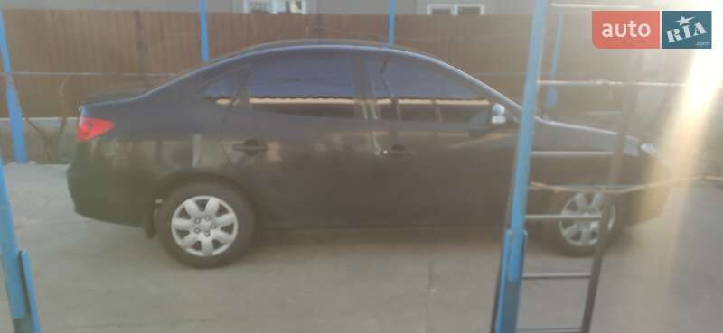 Седан Hyundai Elantra 2011 в Кислице