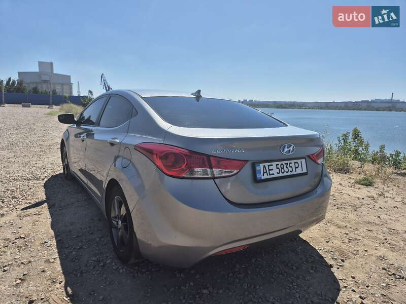 Седан Hyundai Elantra 2013 в Днепре