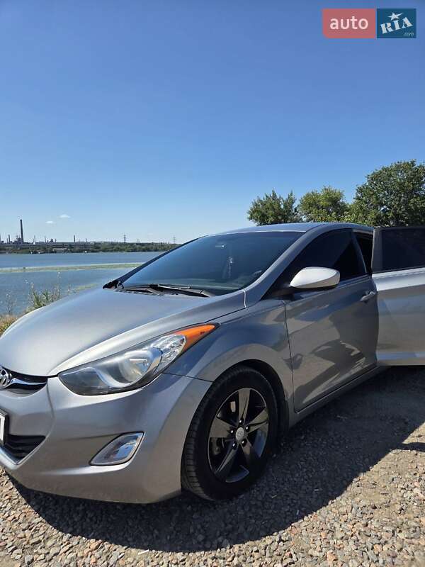 Седан Hyundai Elantra 2013 в Днепре