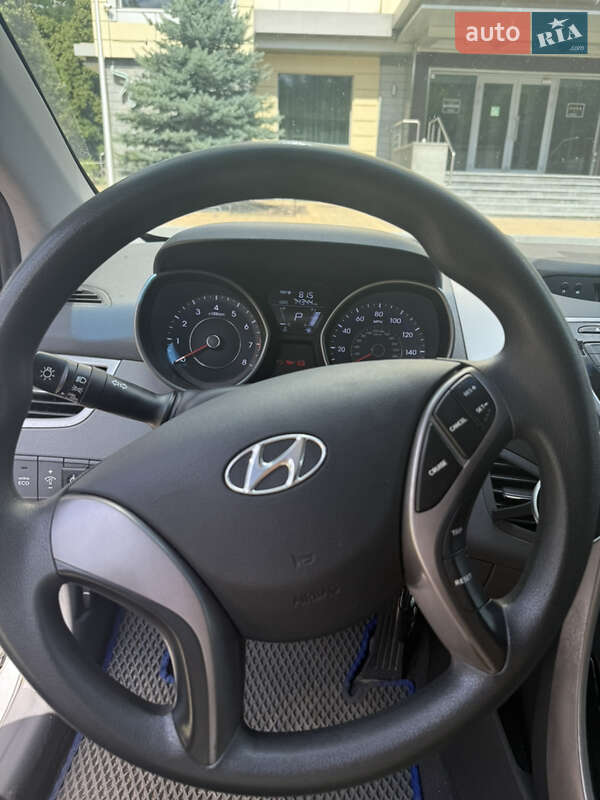 Седан Hyundai Elantra 2013 в Чернігові