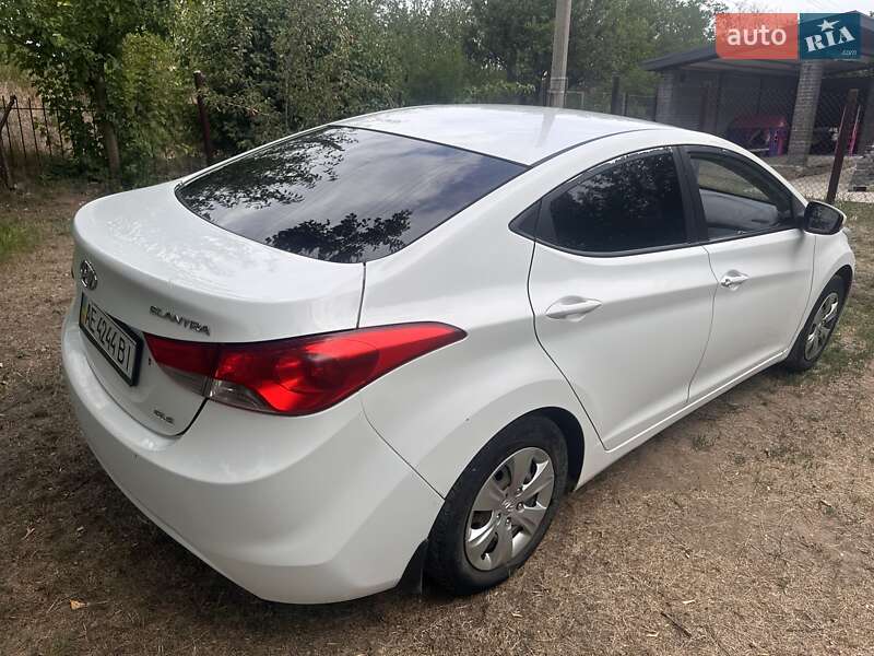 Седан Hyundai Elantra 2013 в Днепре