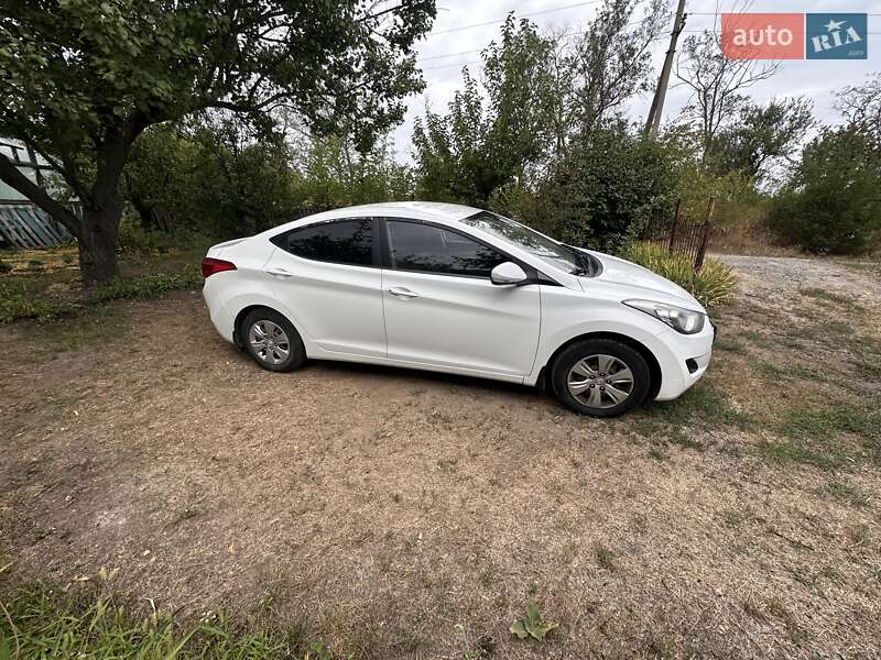 Седан Hyundai Elantra 2013 в Днепре