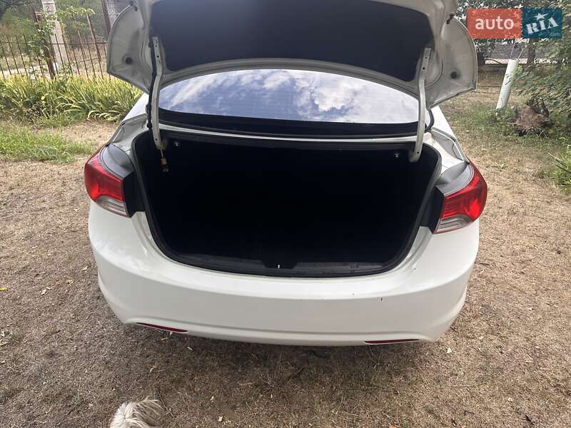 Седан Hyundai Elantra 2013 в Днепре