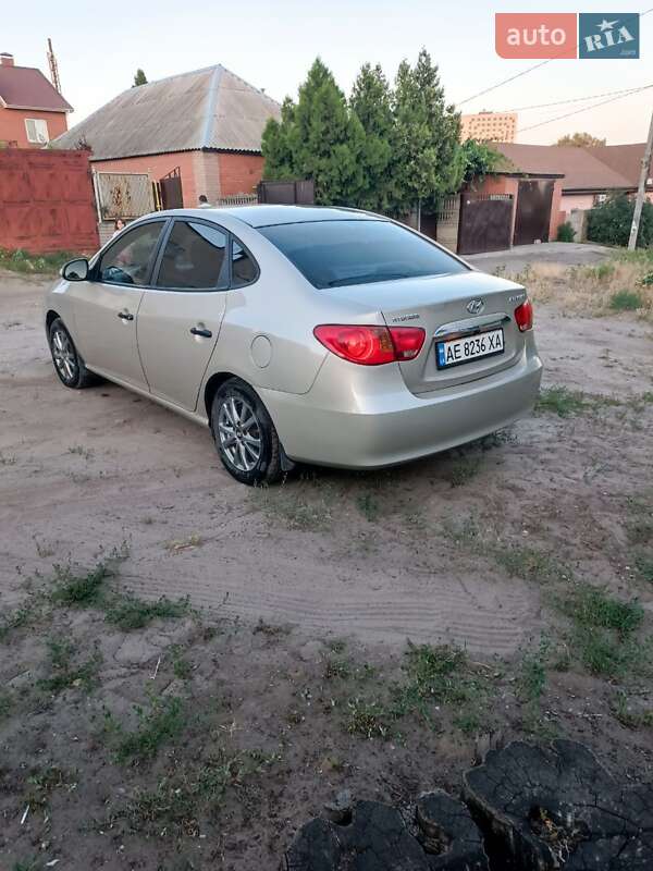 Седан Hyundai Elantra 2010 в Днепре