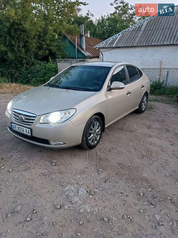 Седан Hyundai Elantra 2010 в Днепре