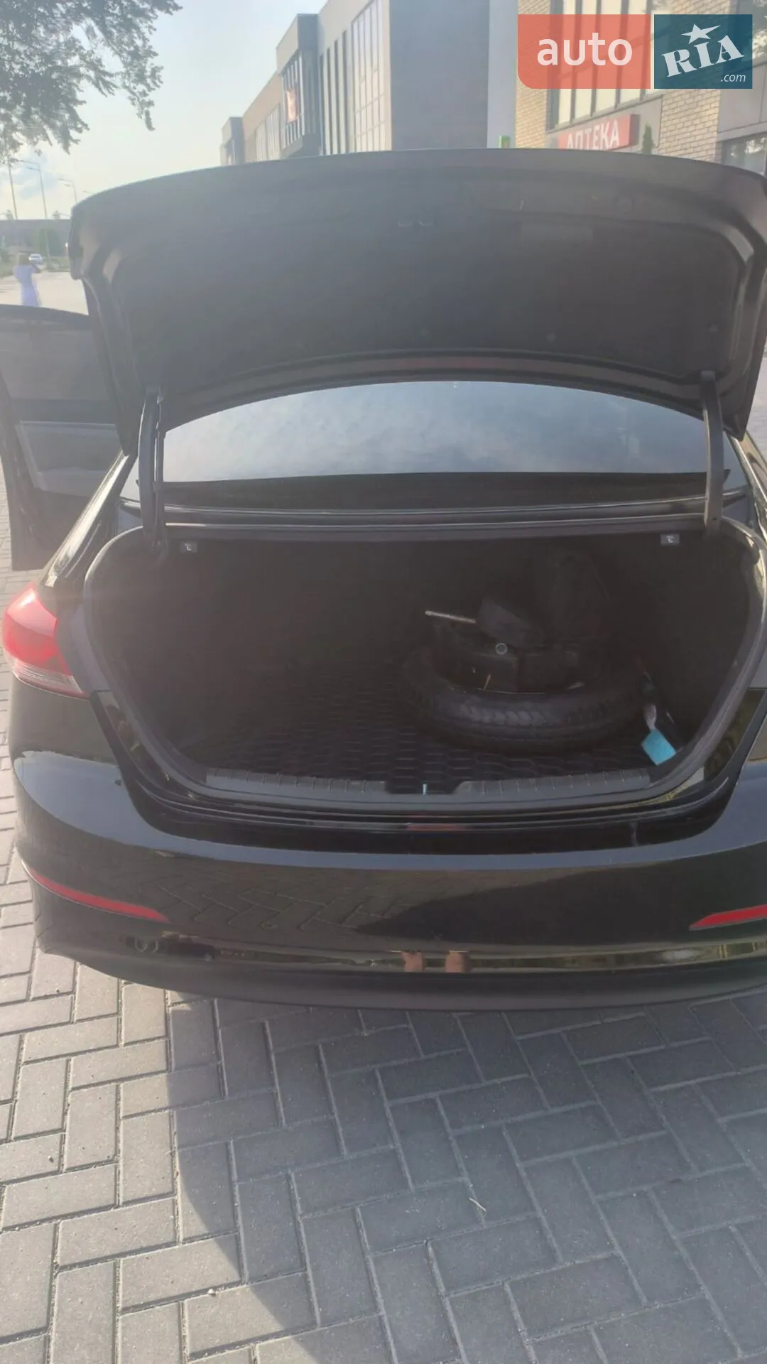 2018 Hyundai Elantra - мініатюра 19