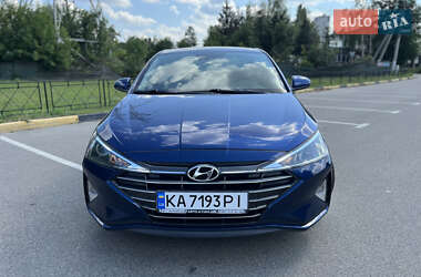 Седан Hyundai Elantra 2019 в Києві