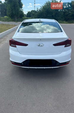 Седан Hyundai Elantra 2018 в Киеве