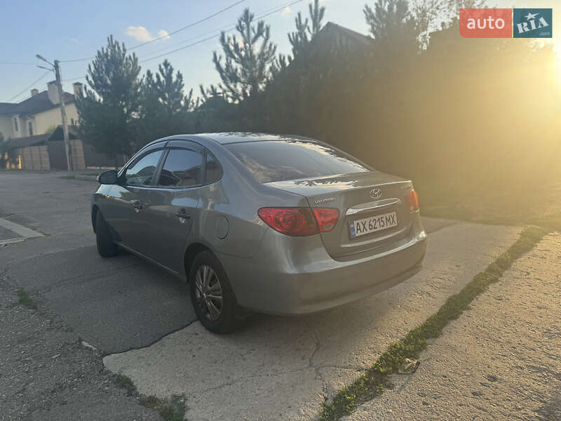 Седан Hyundai Elantra 2010 в Харькове