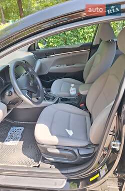 Седан Hyundai Elantra 2017 в 