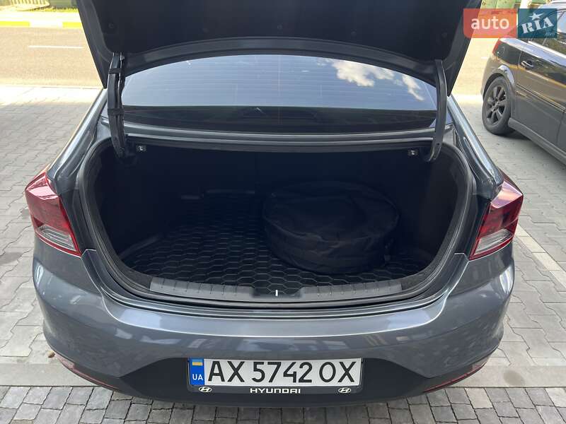 Седан Hyundai Elantra 2019 в Киеве