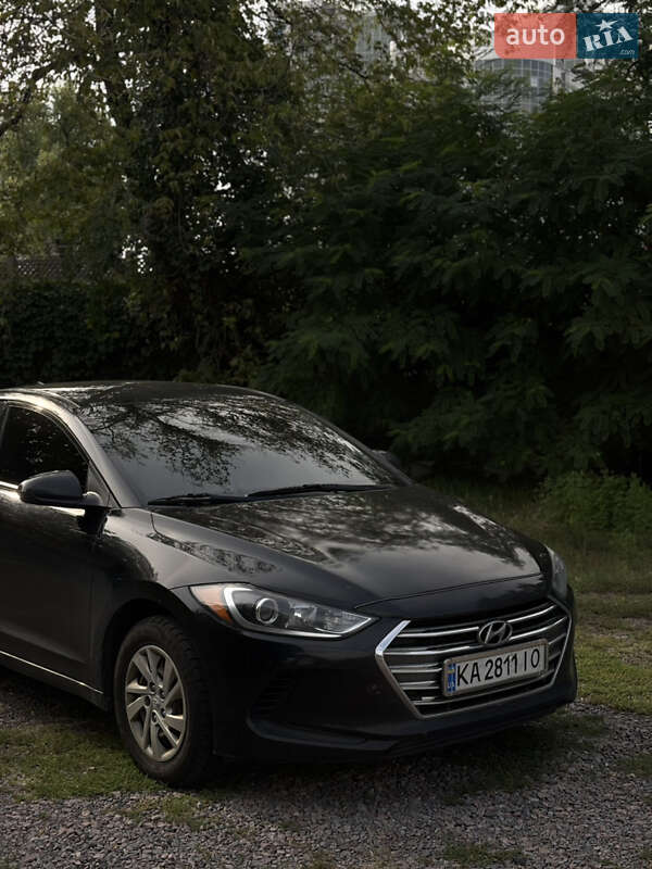 Седан Hyundai Elantra 2016 в Києві