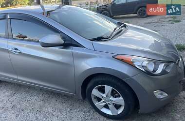 Седан Hyundai Elantra 2013 в  фото 7 Седан Hyundai Elantra 2013 в