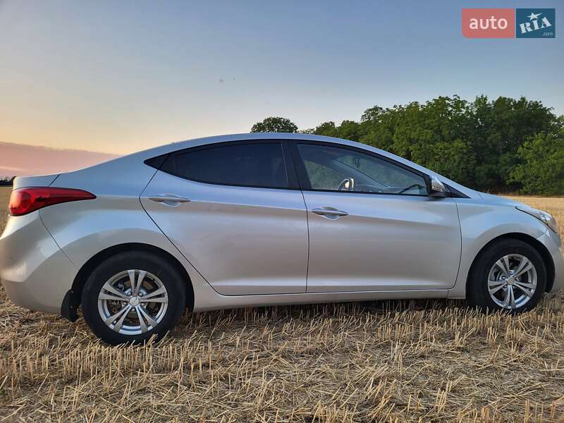 Седан Hyundai Elantra 2011 в Ананьеве