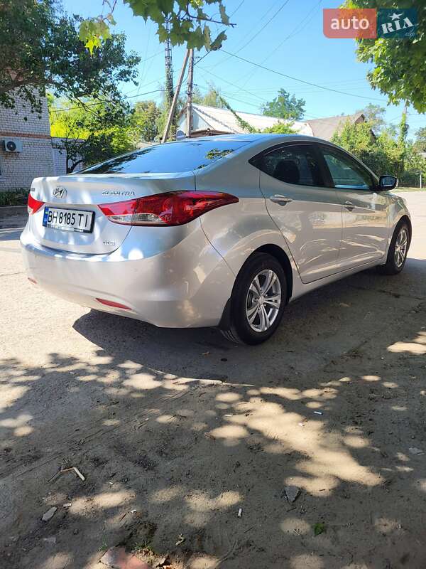 Седан Hyundai Elantra 2011 в Ананьеве