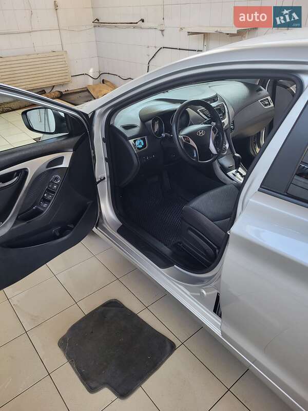 Седан Hyundai Elantra 2011 в Ананьеве