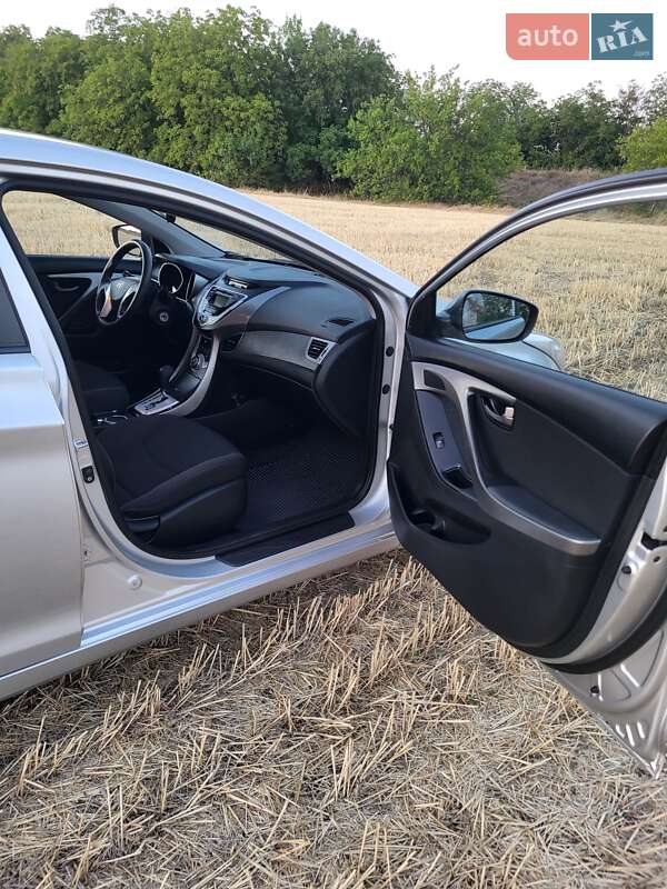 Седан Hyundai Elantra 2011 в Ананьеве