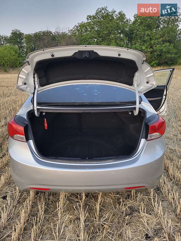 Седан Hyundai Elantra 2011 в Ананьеве