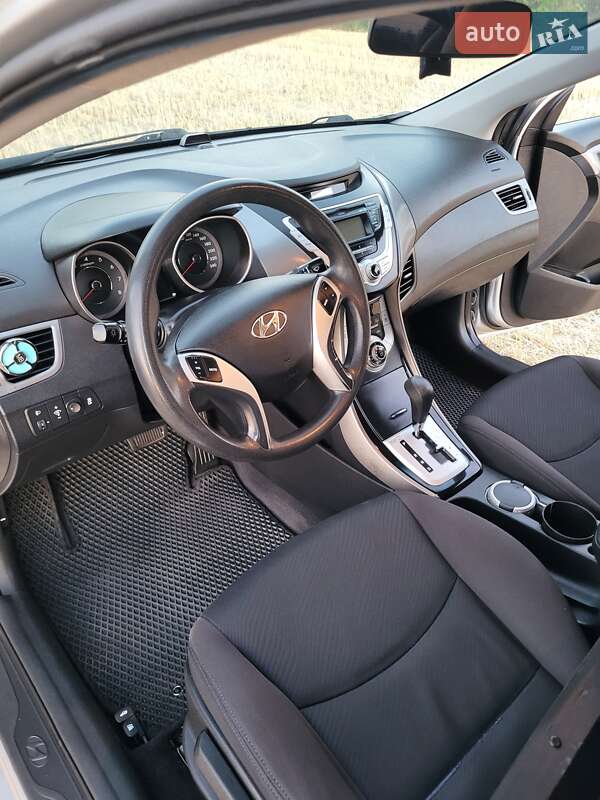 Седан Hyundai Elantra 2011 в Ананьеве