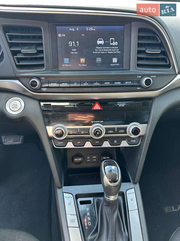 Седан Hyundai Elantra 2019 в Львове