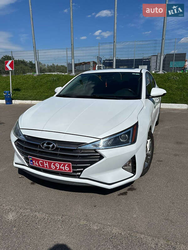 Седан Hyundai Elantra 2019 в Львове
