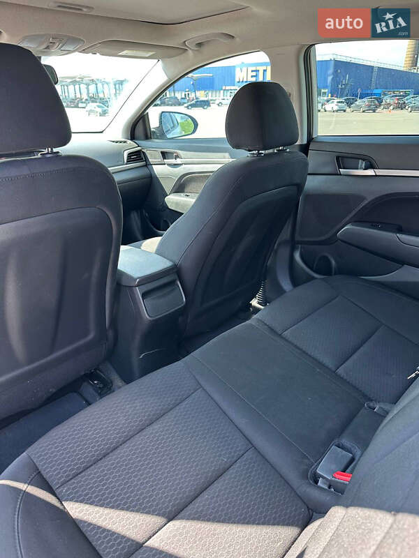 Седан Hyundai Elantra 2019 в Львове