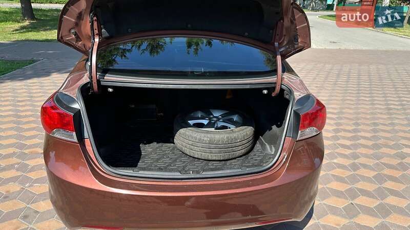 Седан Hyundai Elantra 2012 в Лубнах