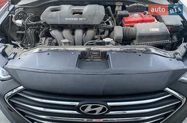 Седан Hyundai Elantra 2018 в 
