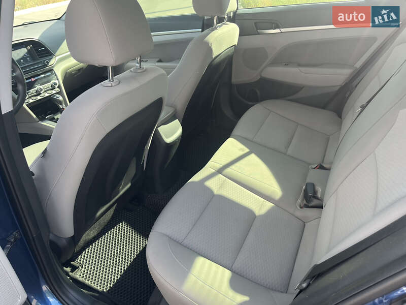 Седан Hyundai Elantra 2019 в Кривом Роге
