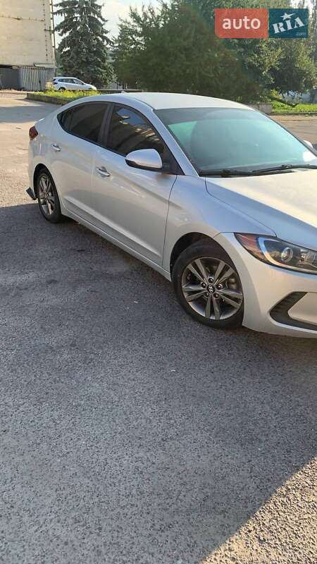 Седан Hyundai Elantra 2017 в Львове