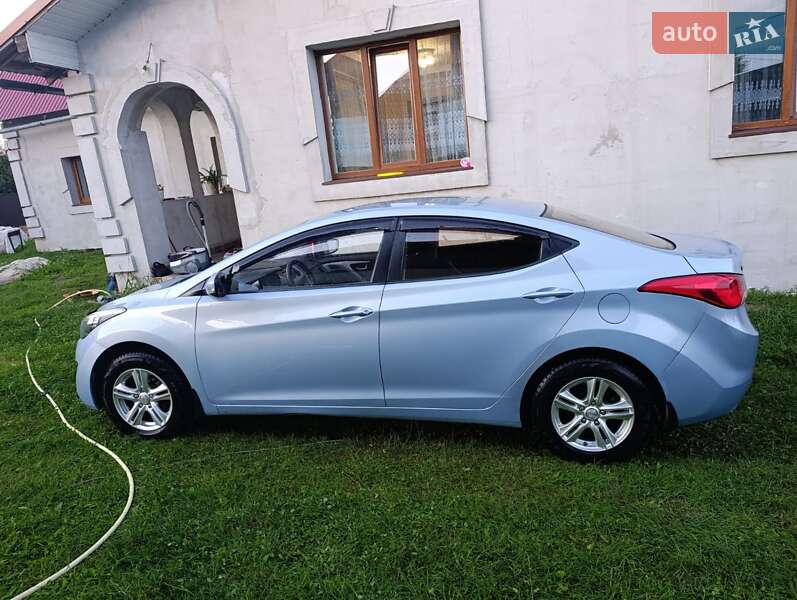 Седан Hyundai Elantra 2012 в Івано-Франківську