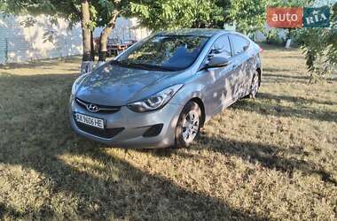 Седан Hyundai Elantra 2013 в Валках