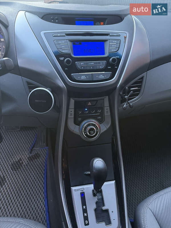 Седан Hyundai Elantra 2013 в Чернігові